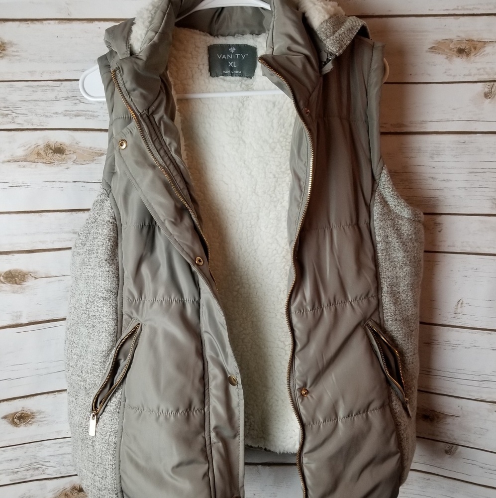 Vanity vest size XL